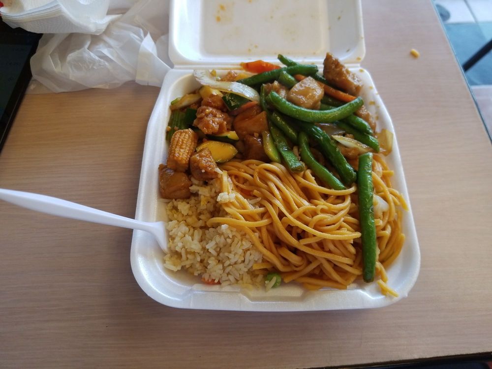 Chow Express 12800 Van Nuys Blvd, Pacoima