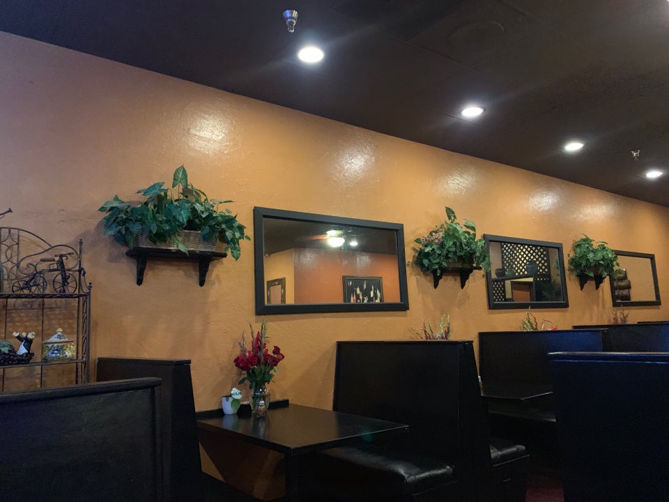 Nicolino's Italian Restaurant 440 S, El Cielo Rd, Palm Springs
