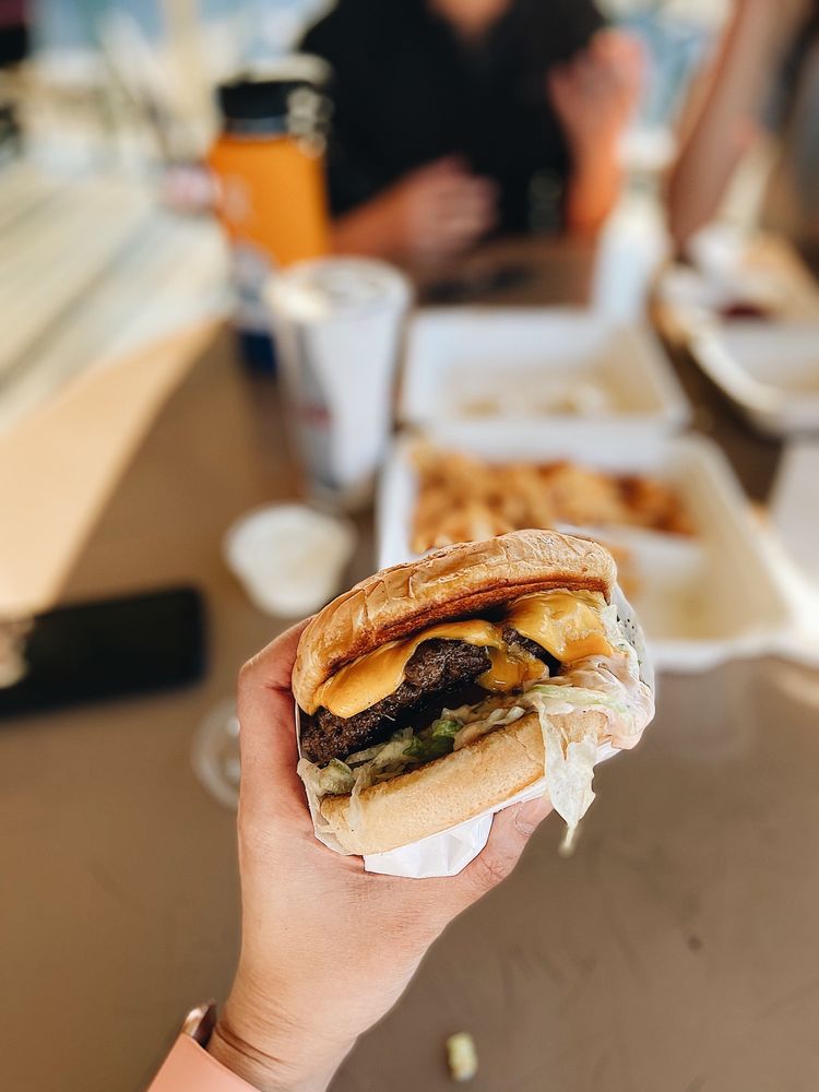 Super Burger 458 N Altadena Dr, Pasadena