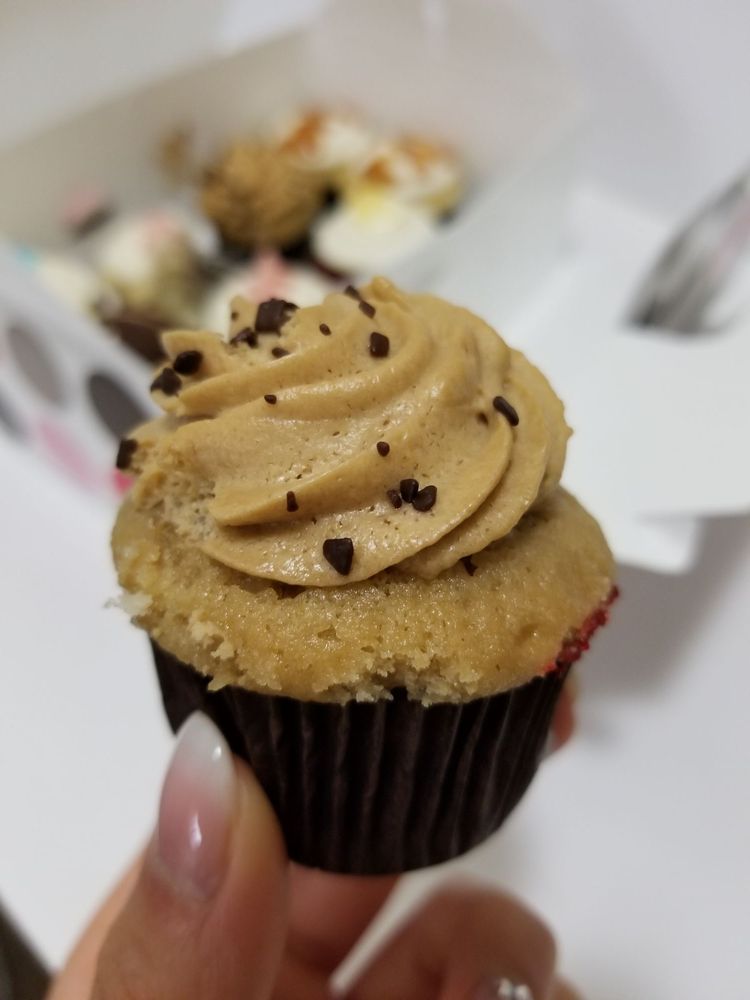 Dots Cupcakes 21 N Fair Oaks Ave, Pasadena
