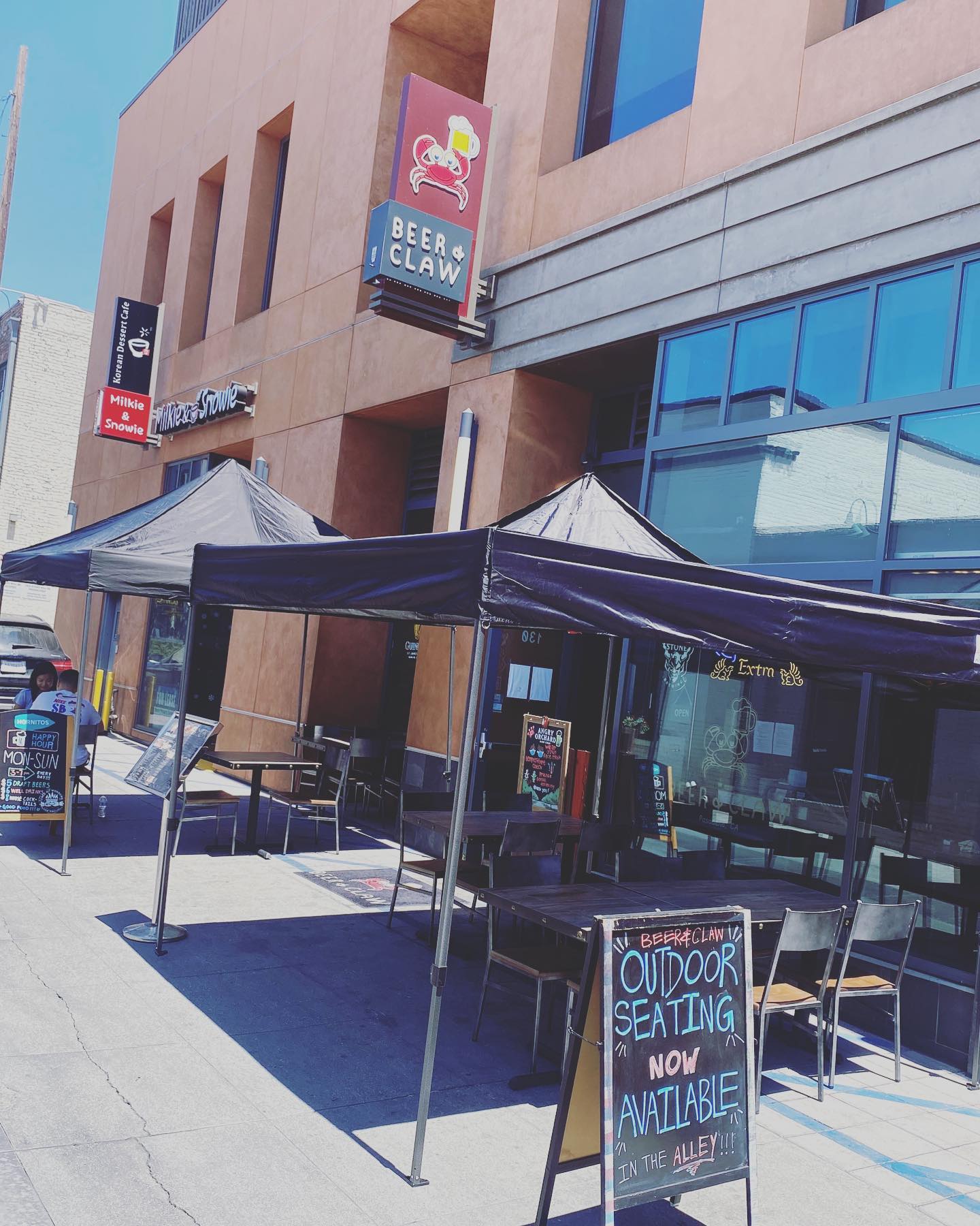 Beer & Claw 61 S Fair Oaks Ave #130, Pasadena