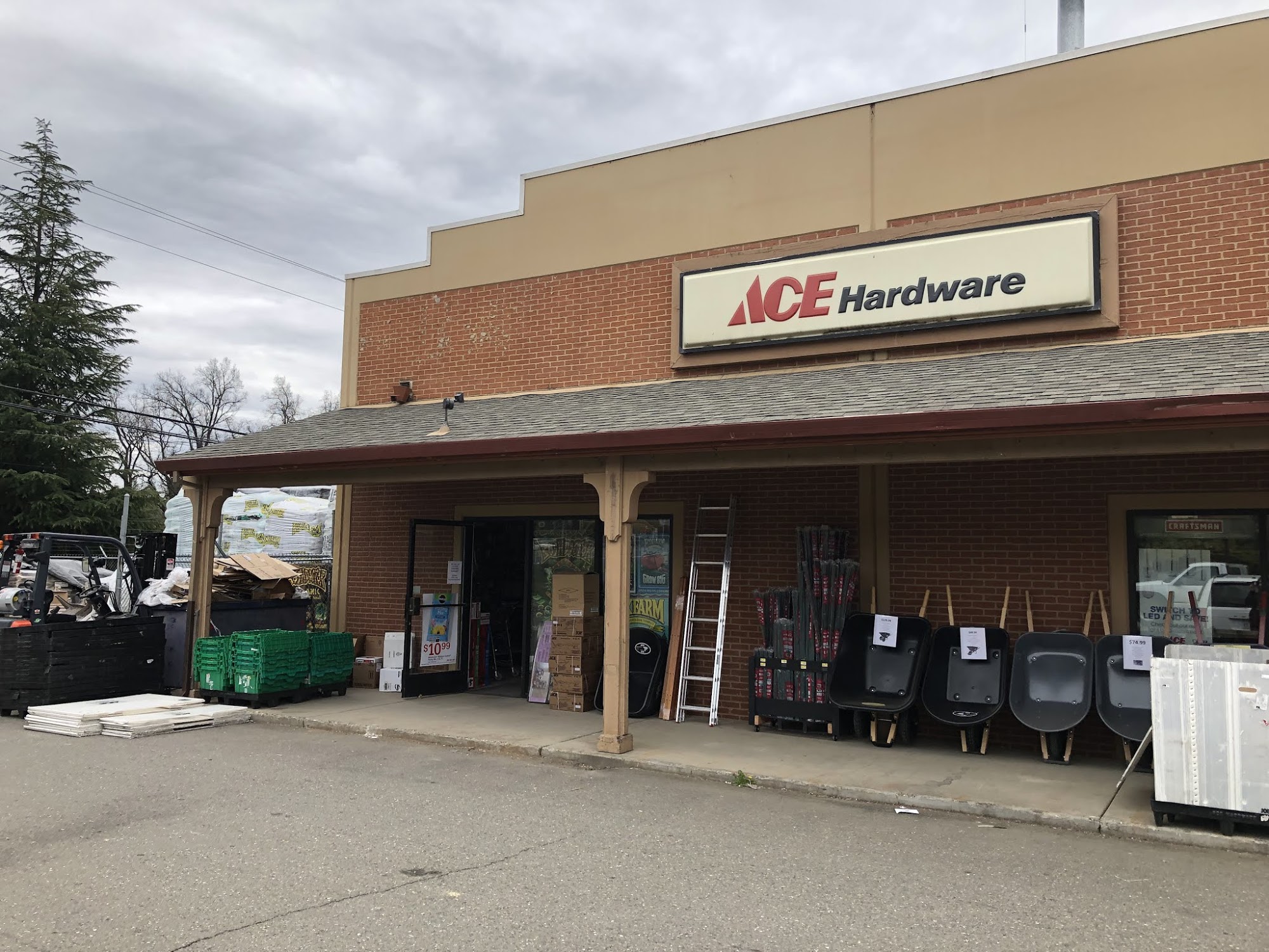 Pleasant Valley Ace Hardware