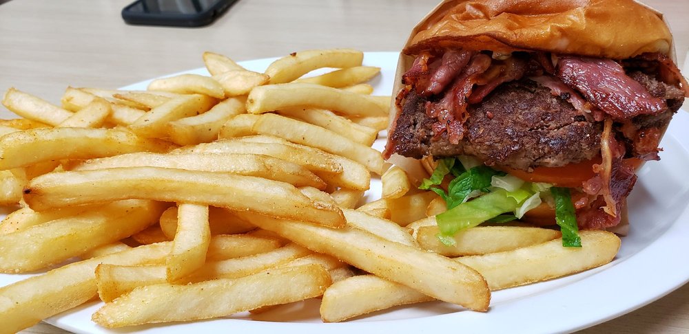 R Burgers Drive-Thru 1666 University Ave, Riverside