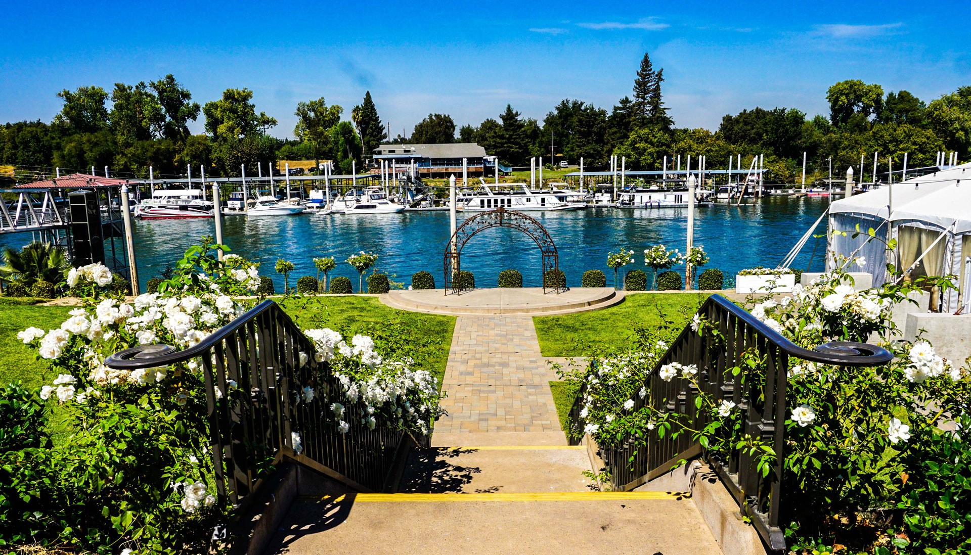 Scott's Seafood on the River 4800 Riverside Blvd, Sacramento