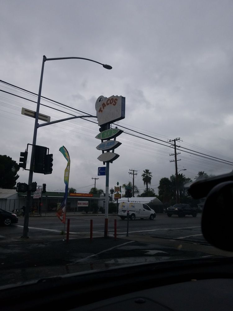 Taqueria La Central Mexican Grill 806 E Baseline St, San Bernardino