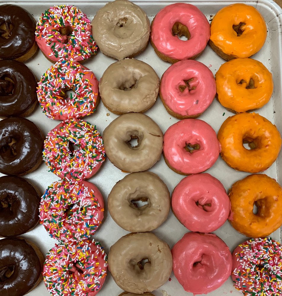 Donut Club 861 W Arrow Hwy, San Dimas