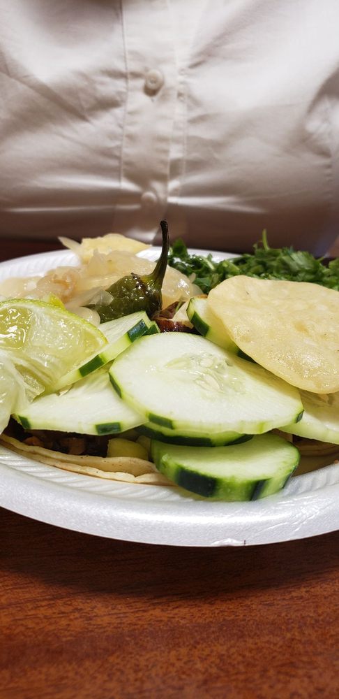 El Faro Tacos 13261 Maclay St, San Fernando