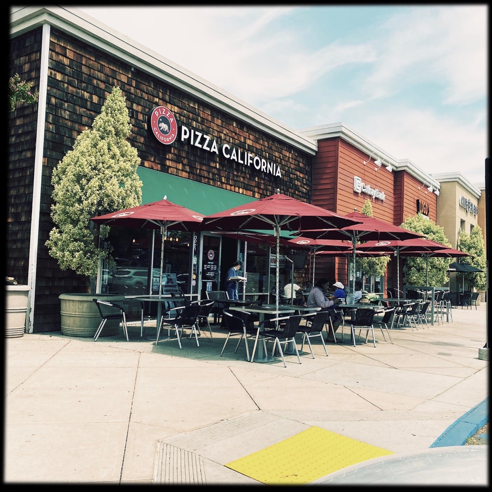 Pizza California 1708 Oakland Rd, San Jose