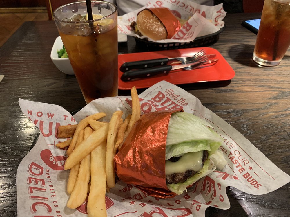 Red Robin Gourmet Burgers and Brews 2204 Bridgepointe Pkwy, San Mateo