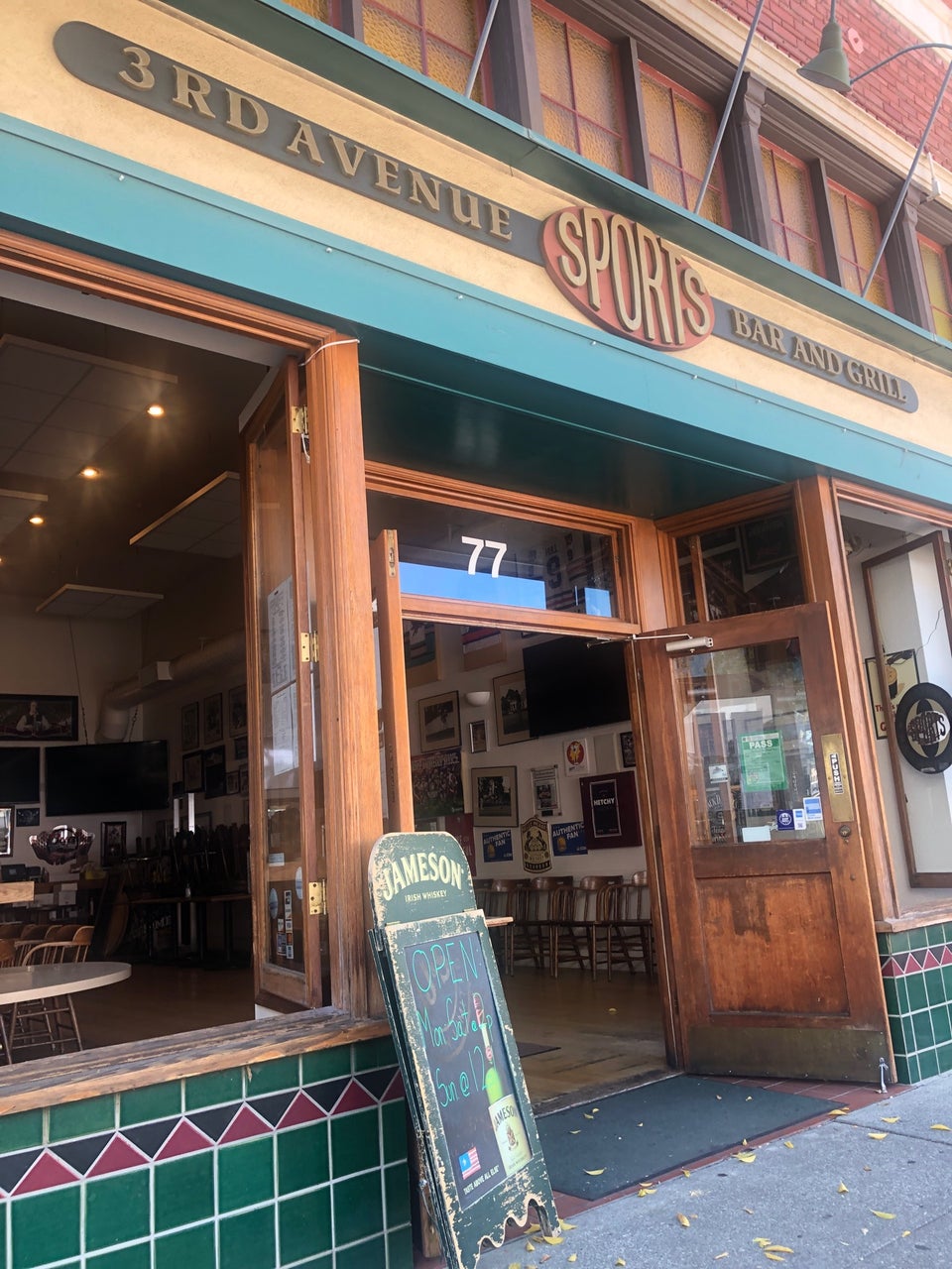 3rd Ave Sports Bar & Grill 77 E 3rd Ave, San Mateo