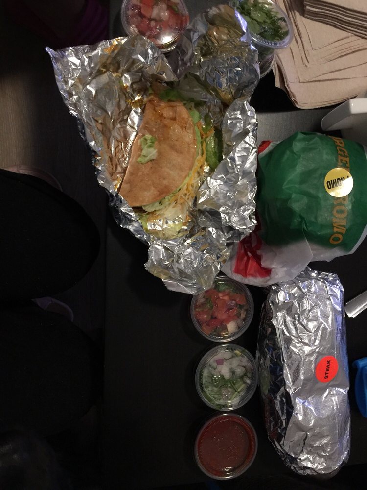 Carl's Jr. 7 S Milpas St, Santa Barbara