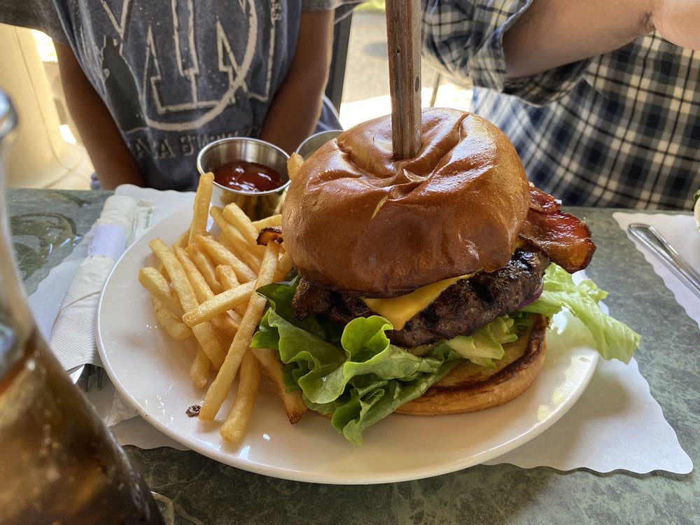 Mulligans Cafe & Bar 3500 McCaw Ave, Santa Barbara