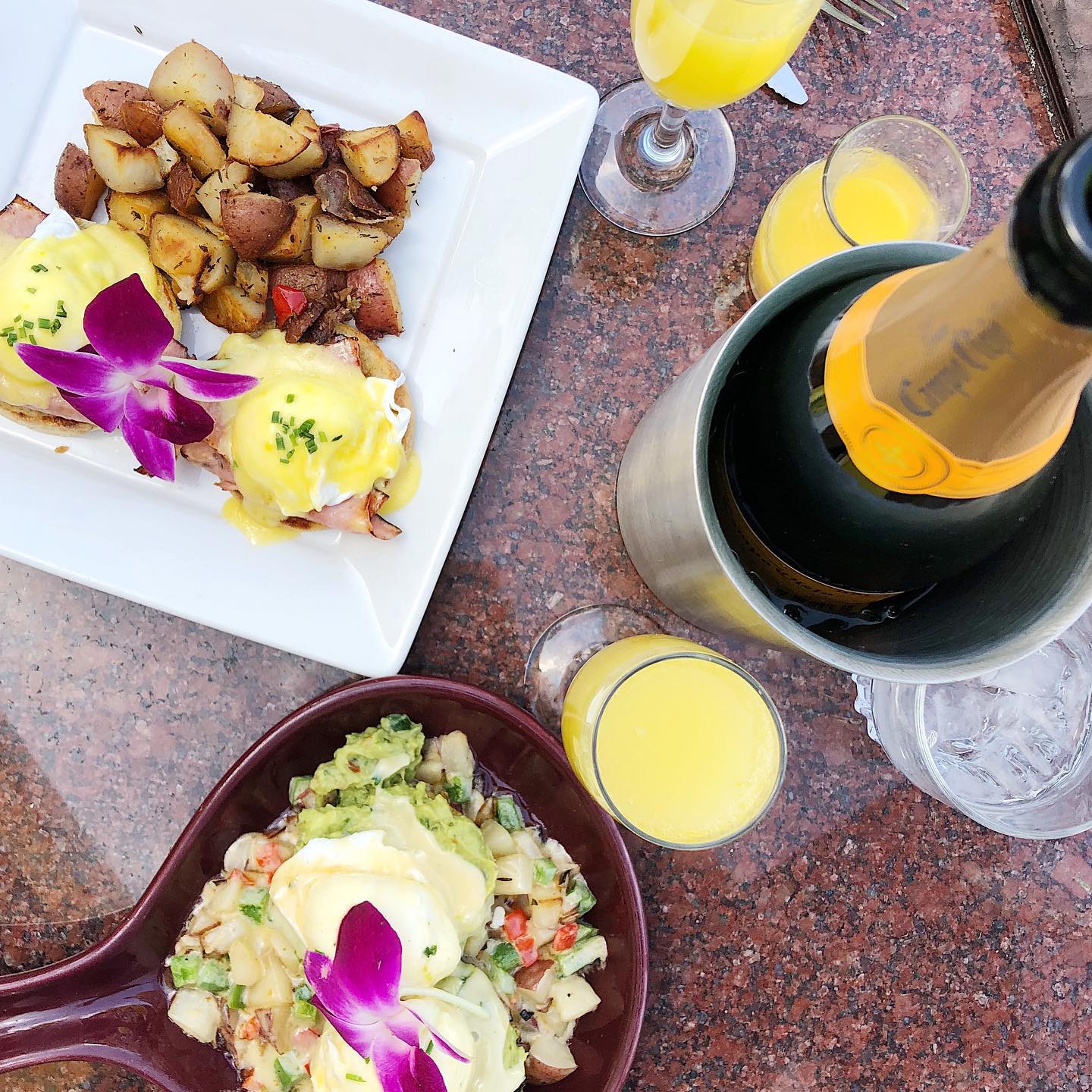 Endless Summer Bar Cafe 113 Harbor Way Suite 180, Santa Barbara