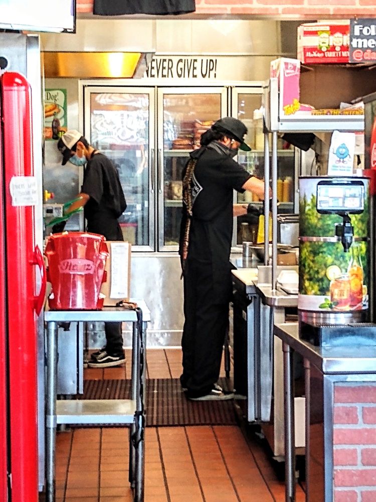Dave's Dogs Grill 149 S Turnpike Rd, Santa Barbara