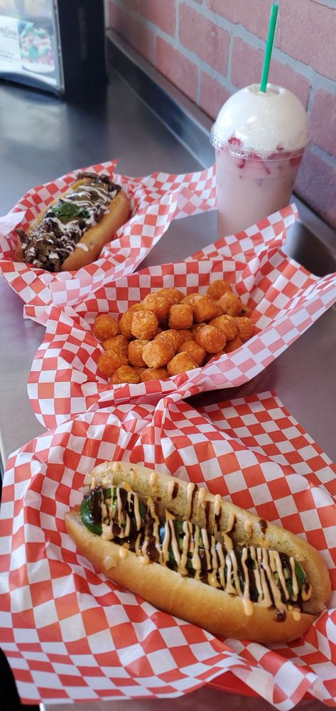Dave's Dogs Grill 149 S Turnpike Rd, Santa Barbara
