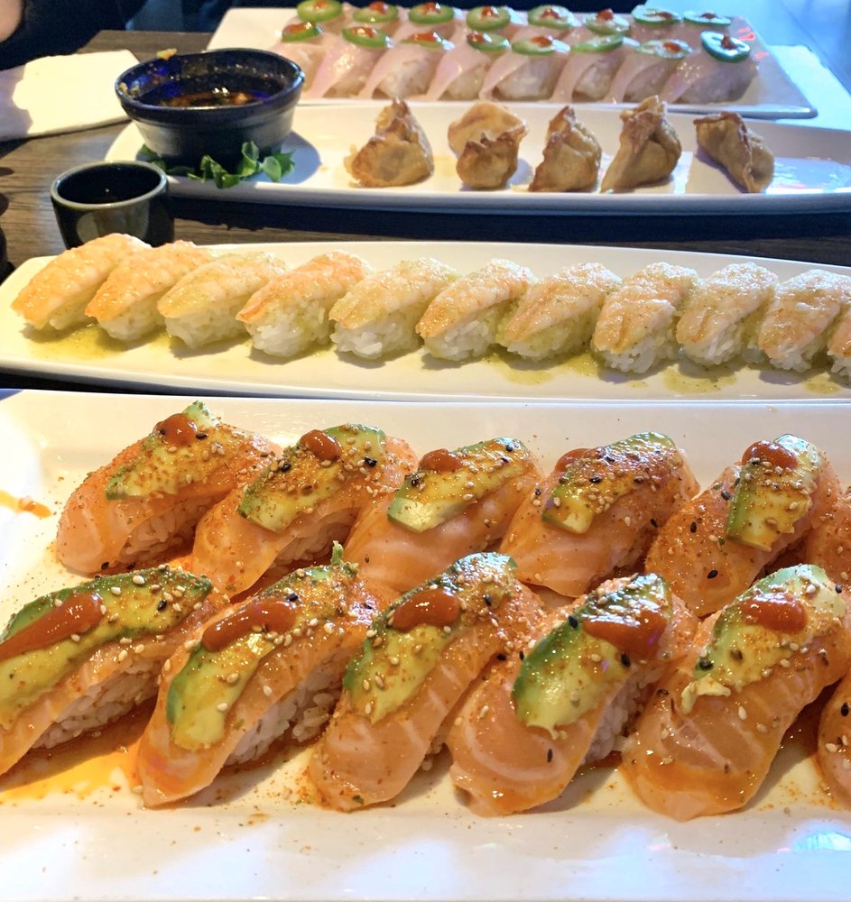 Xevichez Sushi Bar 24250 Town Center Dr #180, Santa Clarita