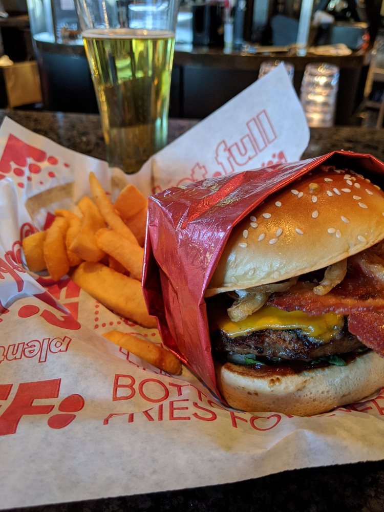 Red Robin Gourmet Burgers And Brews 27063 McBean Pkwy, Valencia