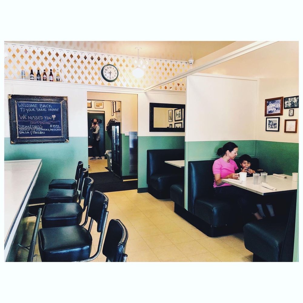 Snug Harbor 2323 Wilshire Blvd, Santa Monica