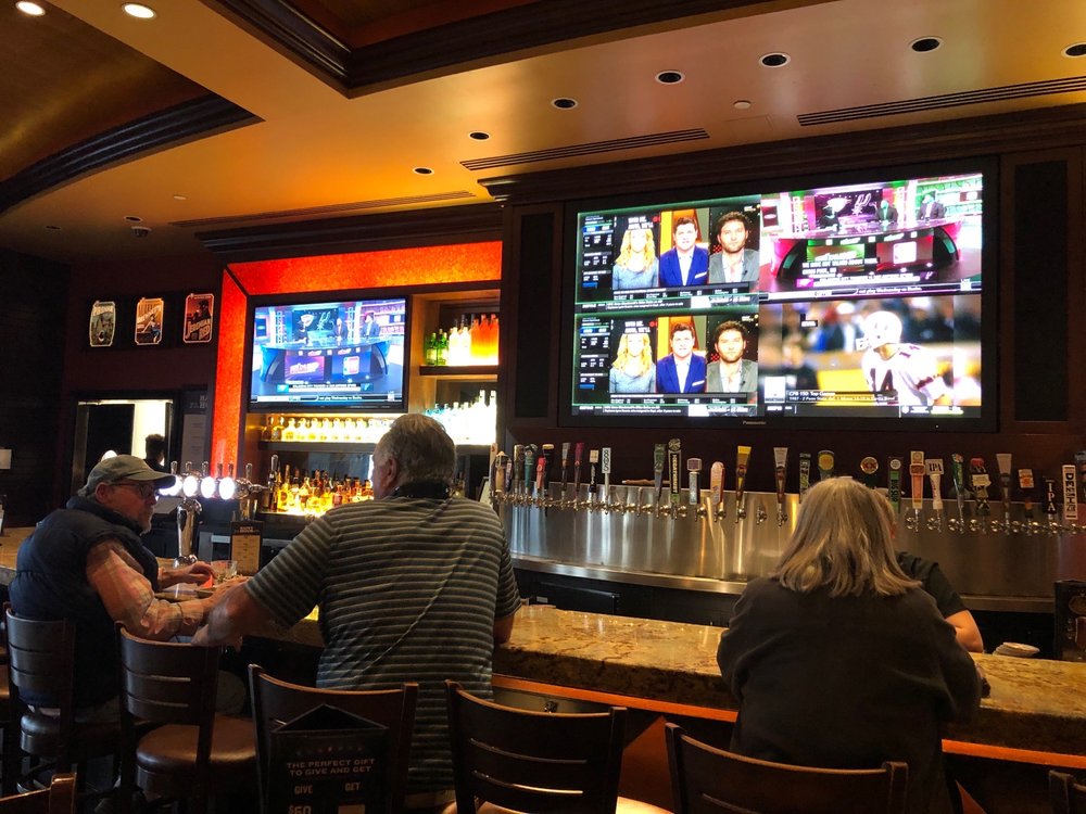 BJ's Restaurant & Brewhouse 334 Coddingtown Center, Santa Rosa