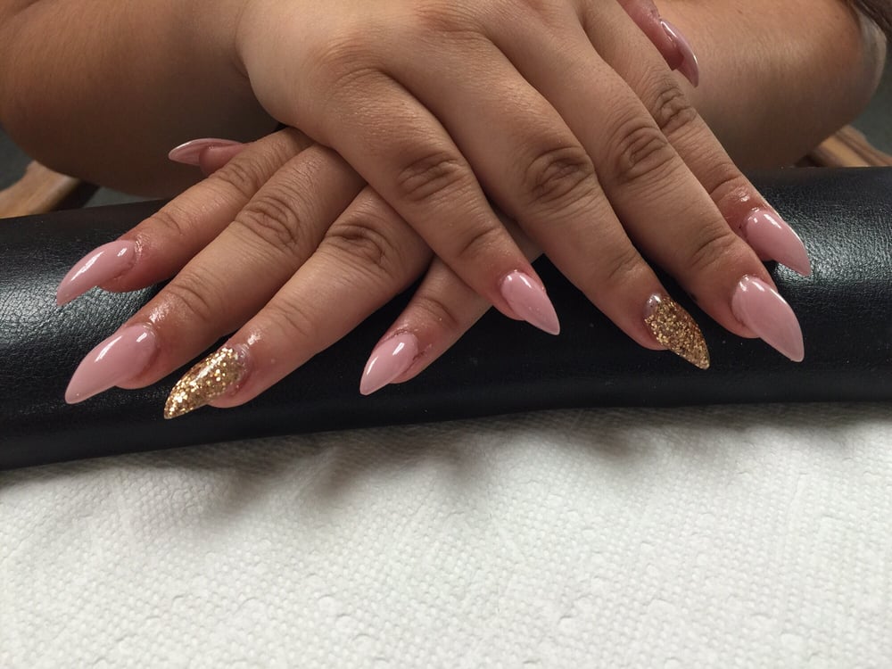 Leticia’s Hair & Nails 219 Central Ave, Shafter California 93263