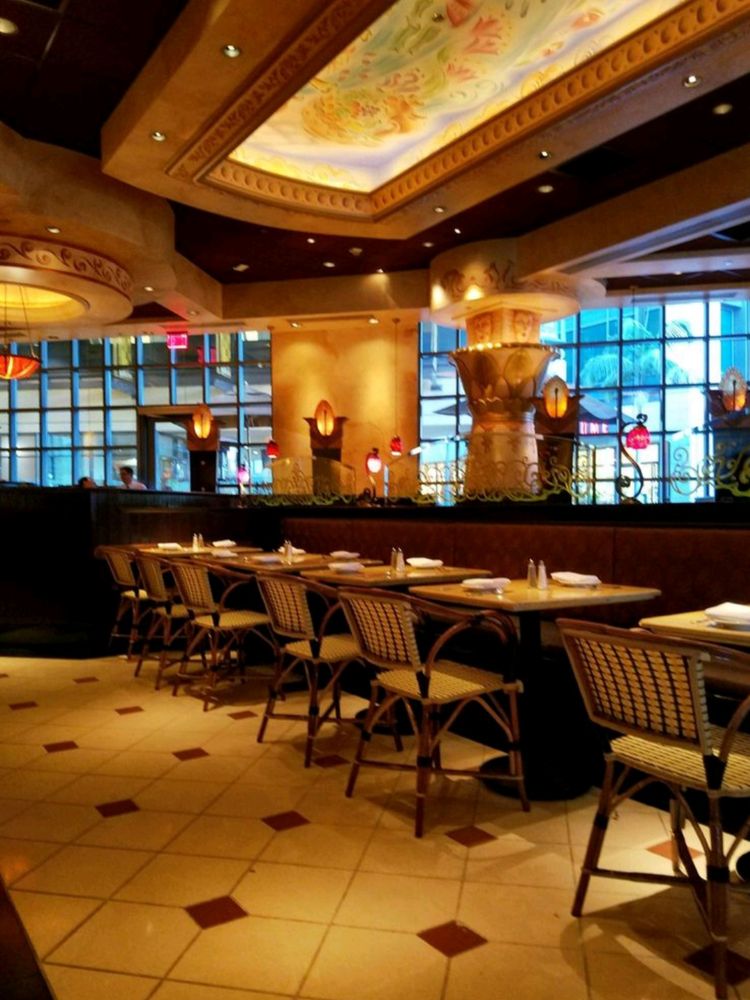 The Cheesecake Factory 15301 Ventura Blvd, Sherman Oaks