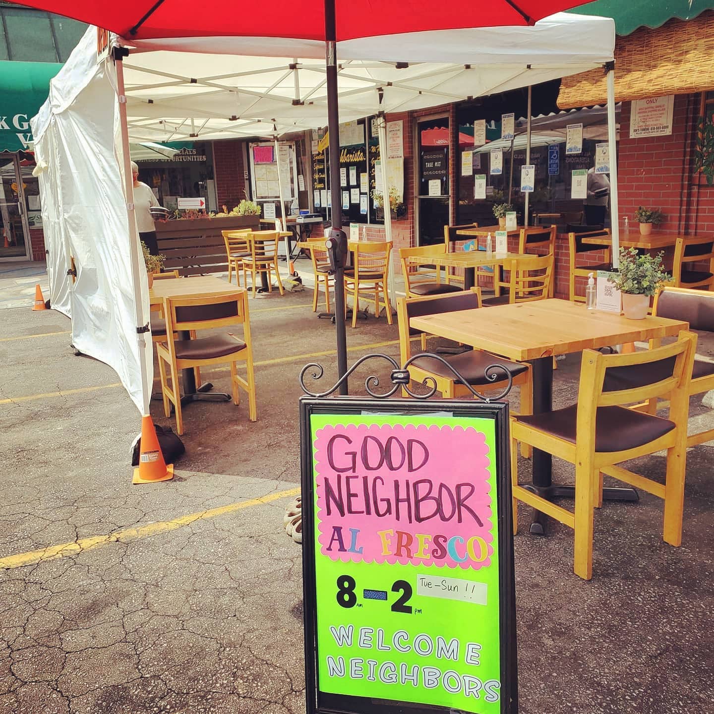 Good Neighbor Restaurant 3701 Cahuenga Blvd W, Studio City
