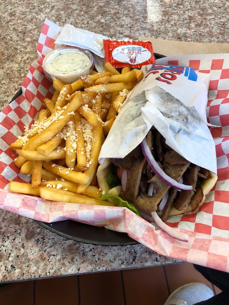 BJ's Grill 1441 W Knox St #400, Torrance