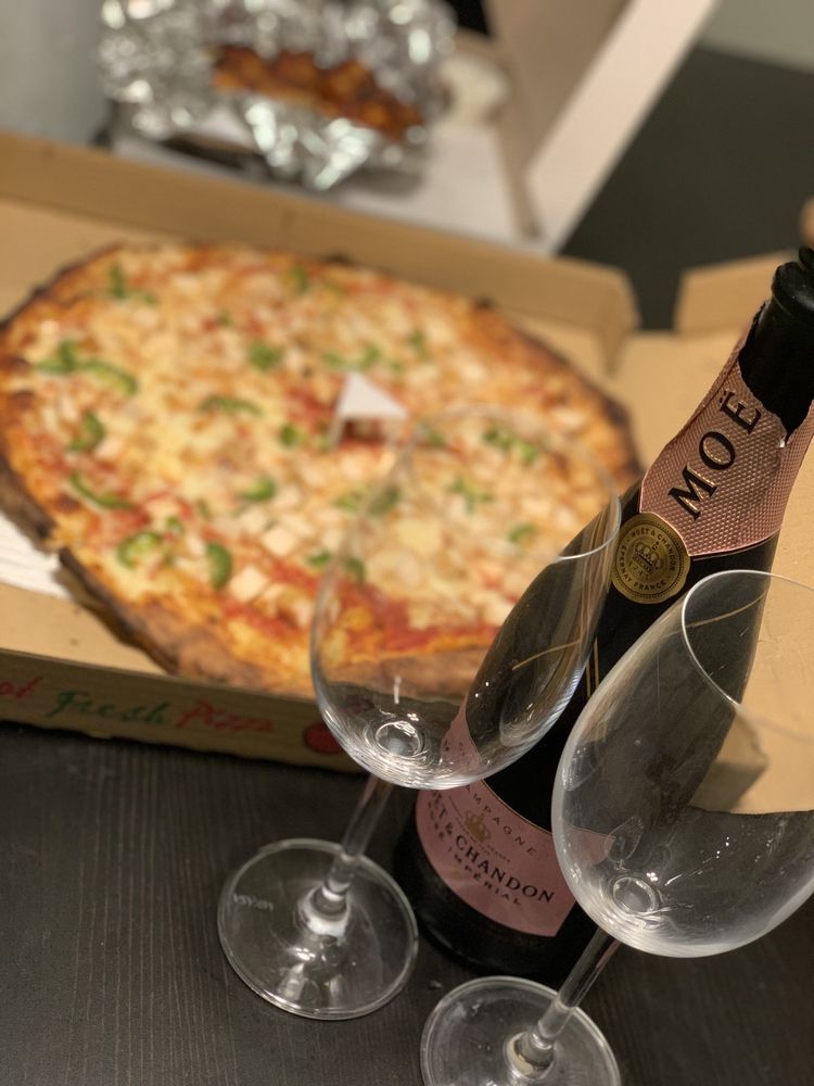 Danielle's Wood-Fired Pizza 4822 Laurel Canyon Blvd, Valley Village