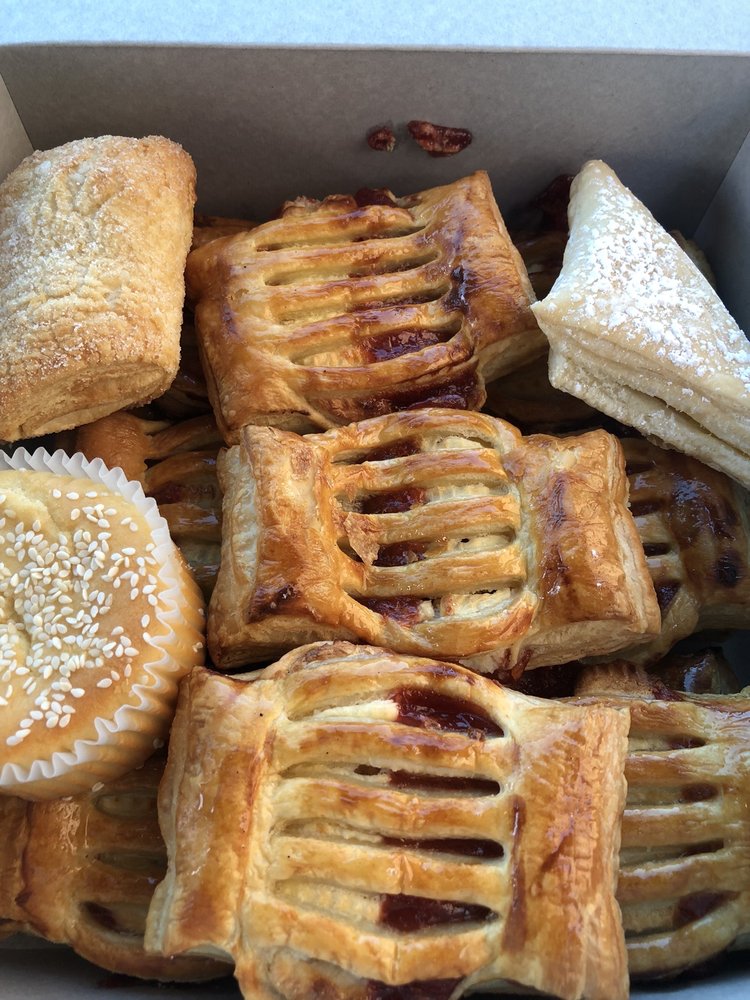 Oro's Bakery & Pizza 7221 Balboa Blvd, Van Nuys