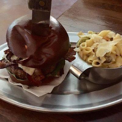 Outlaws Cafe 6201 Van Nuys Blvd, Van Nuys