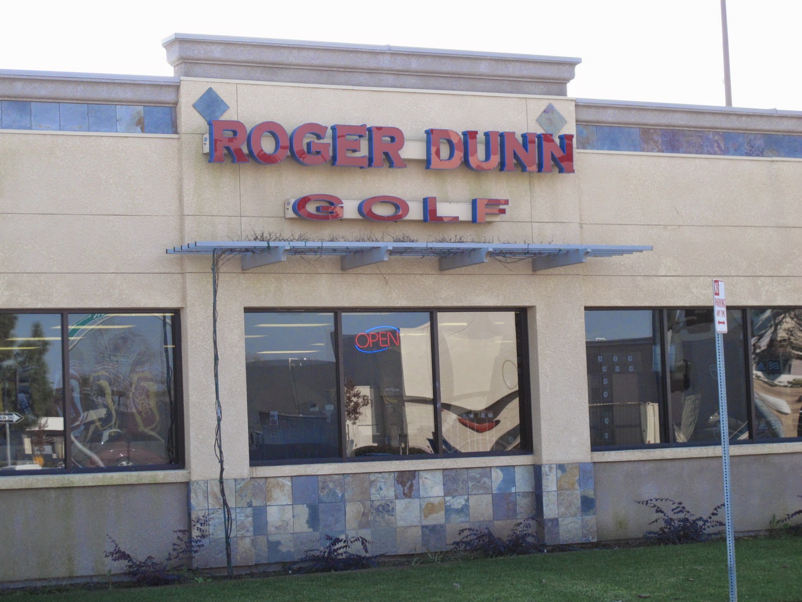 Roger Dunn Golf Shops - Visalia