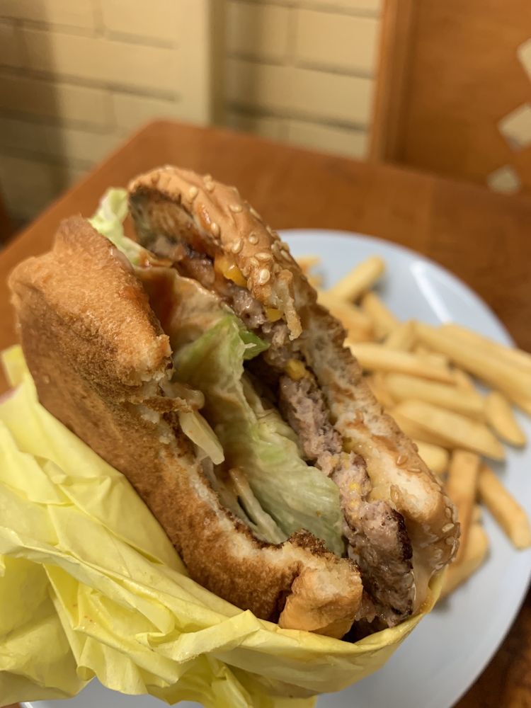 Classic Burger 180 S Citrus St, West Covina