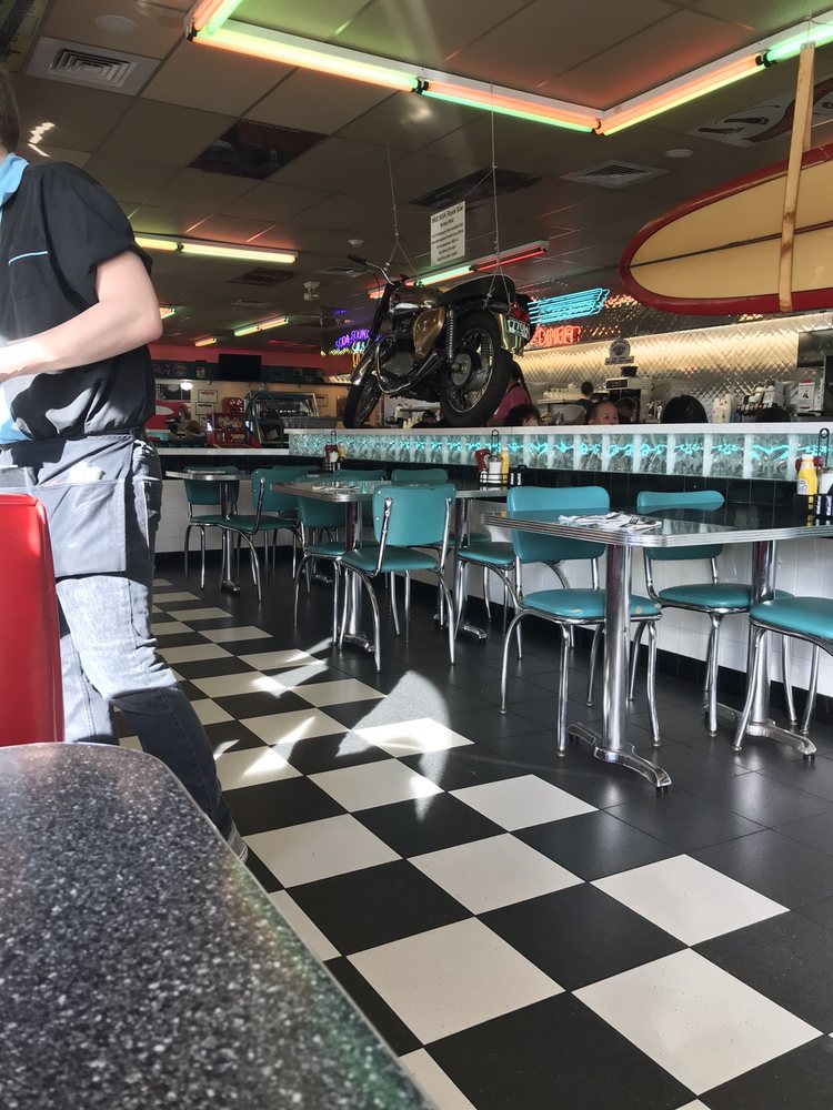 Gunther Toody's: Colorado Springs (Woodmen Rd) 5490 E Woodmen Rd, Colorado Springs