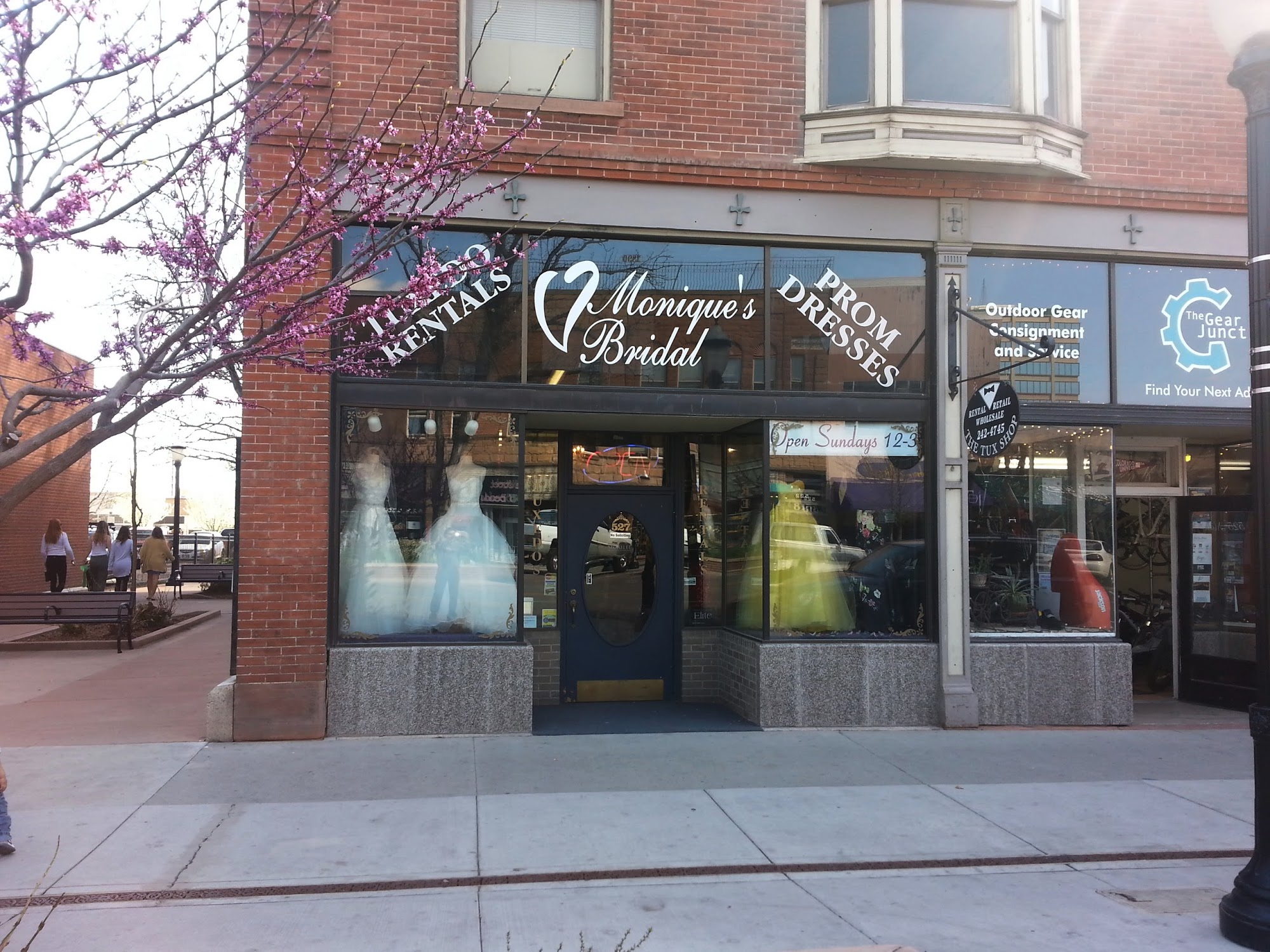 Monique's Bridal & Formal Wear