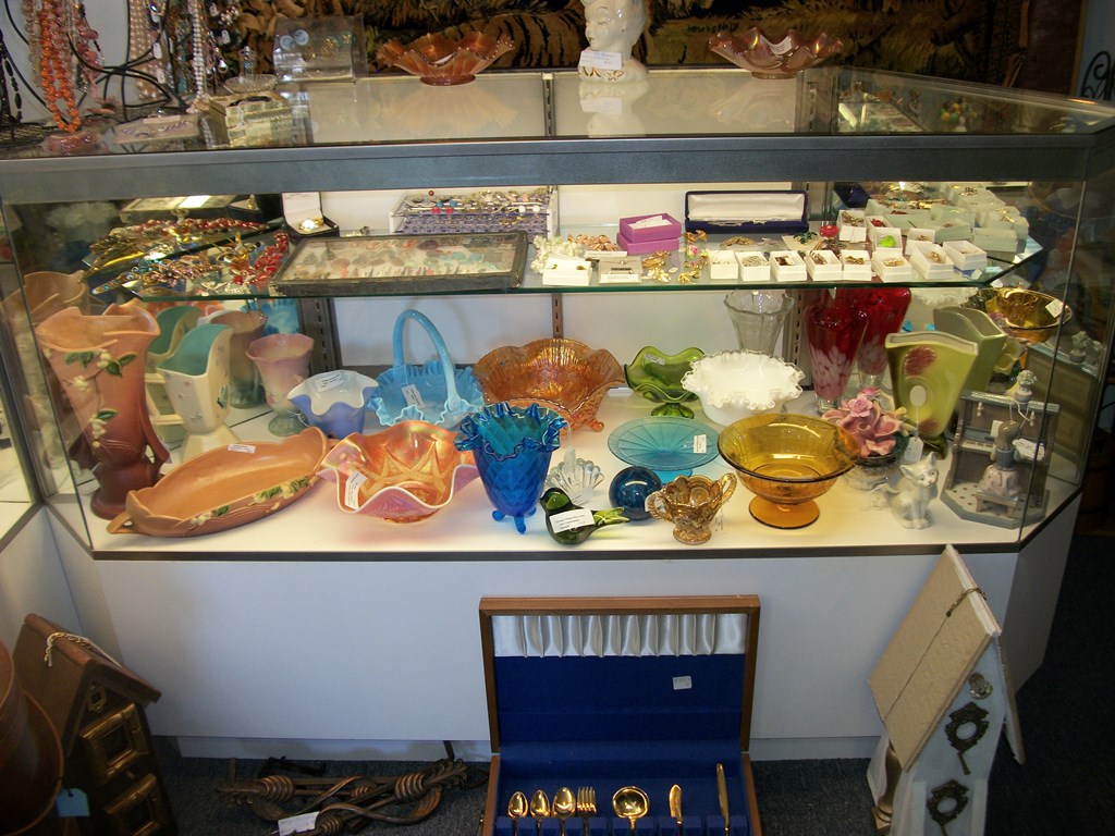 Hidden Treasures Antiques, Collectibles & Gifts