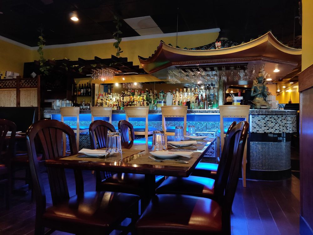 Bloomfield, CT Restaurants Open for Takeout, Curbside Service and/or