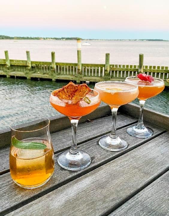 Shell & Bones Oyster Bar & Grill 100 S Water St, New Haven