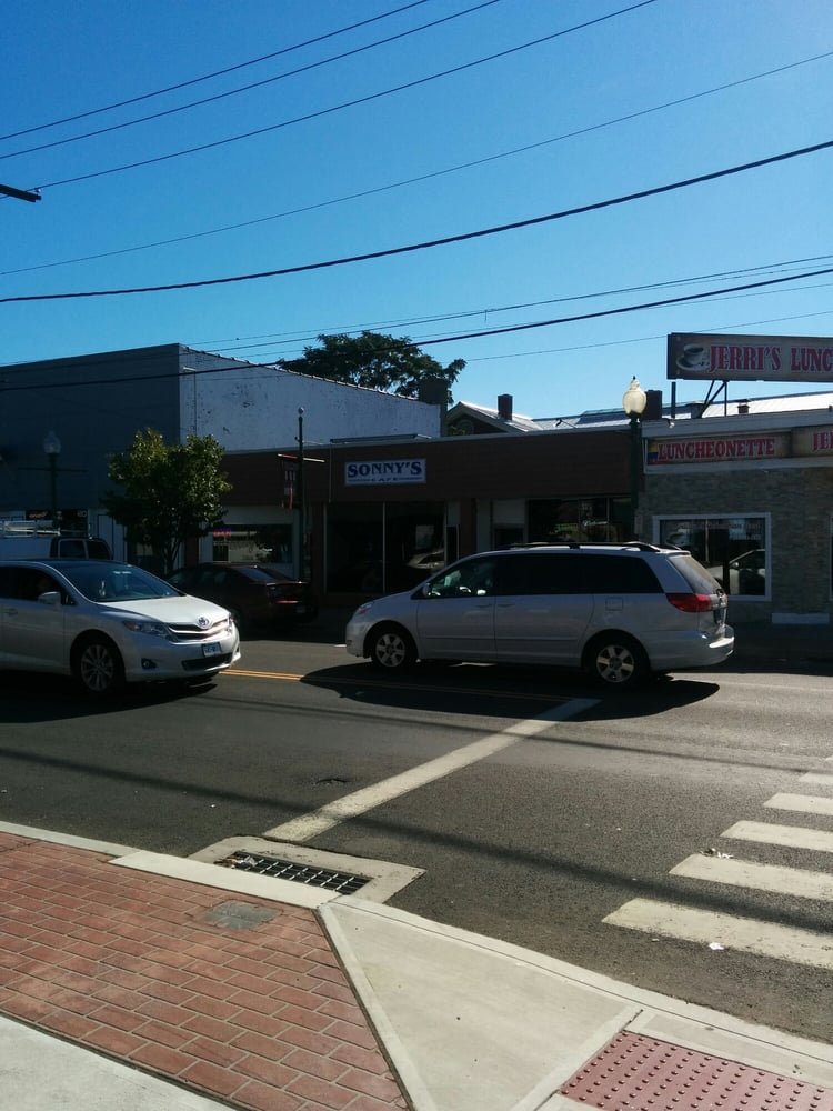 Sonny's Cafe 560 Campbell Ave, West Haven