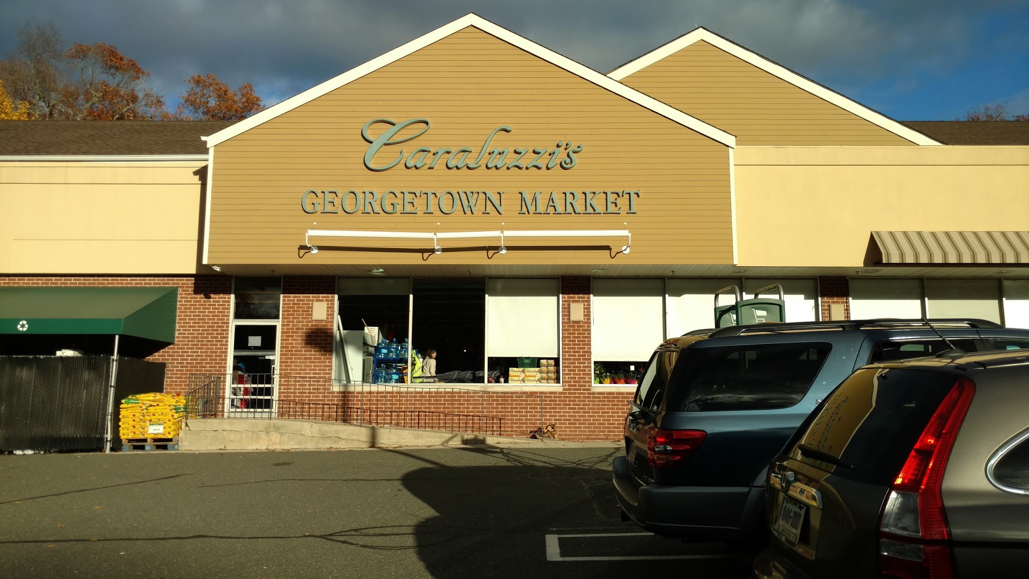 Caraluzzi's Georgetown Market