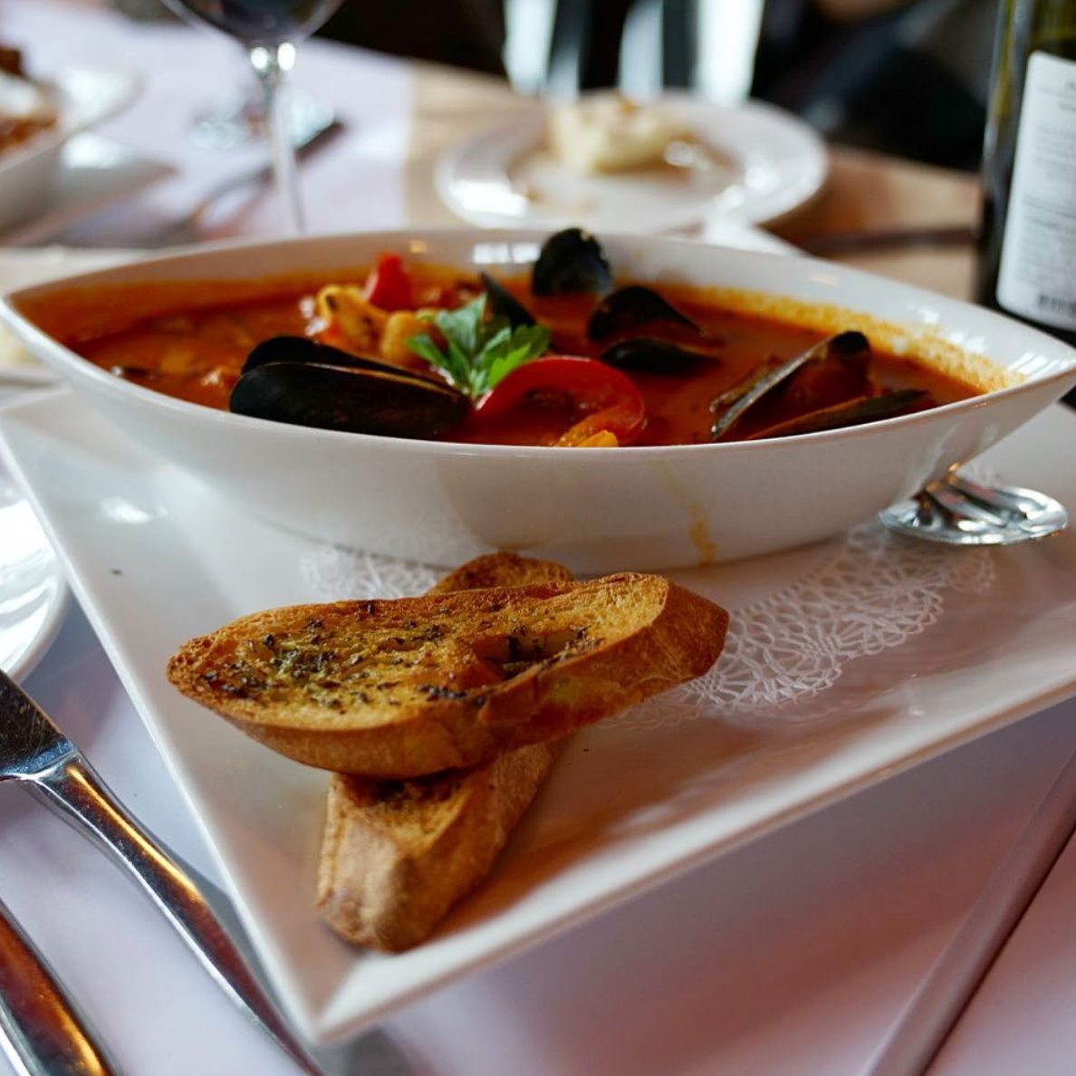 Le Chat Noir 4907 Wisconsin Ave NW, Washington