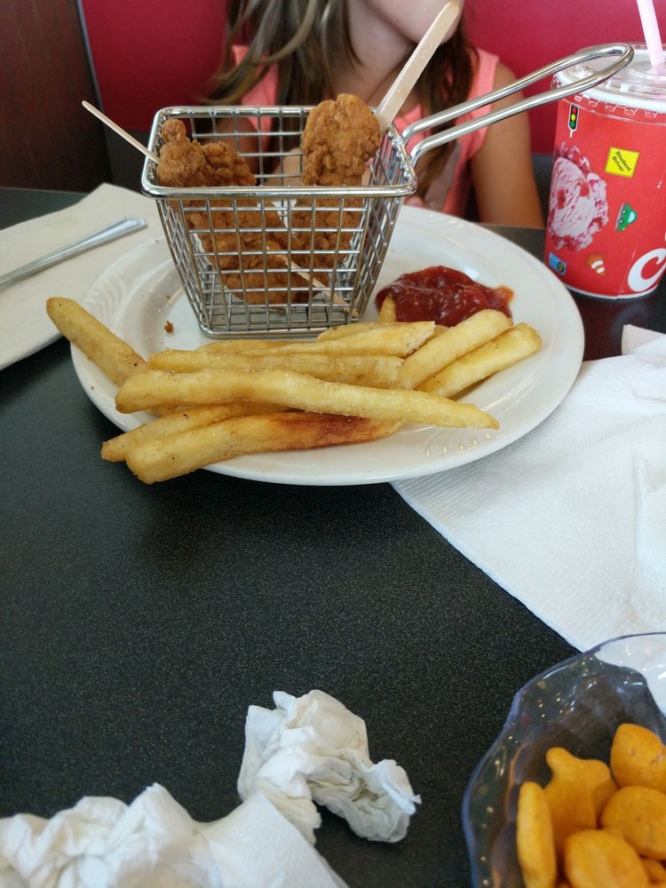 Friendly's 1115 S College Ave, Newark