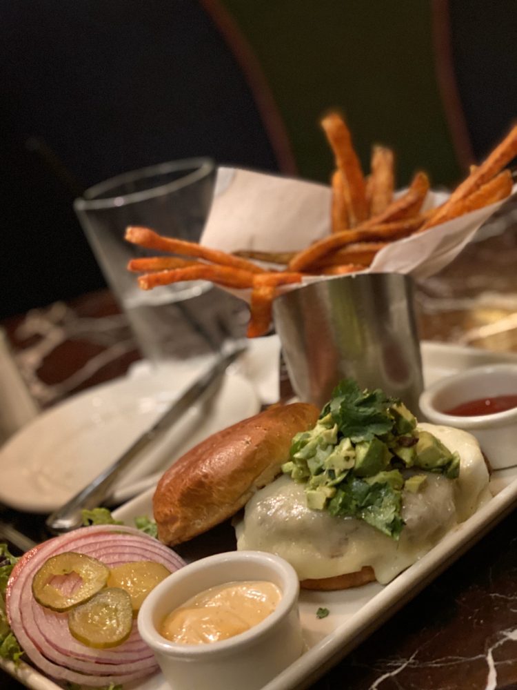 Grand Lux Cafe 19575 Biscayne Blvd, Aventura