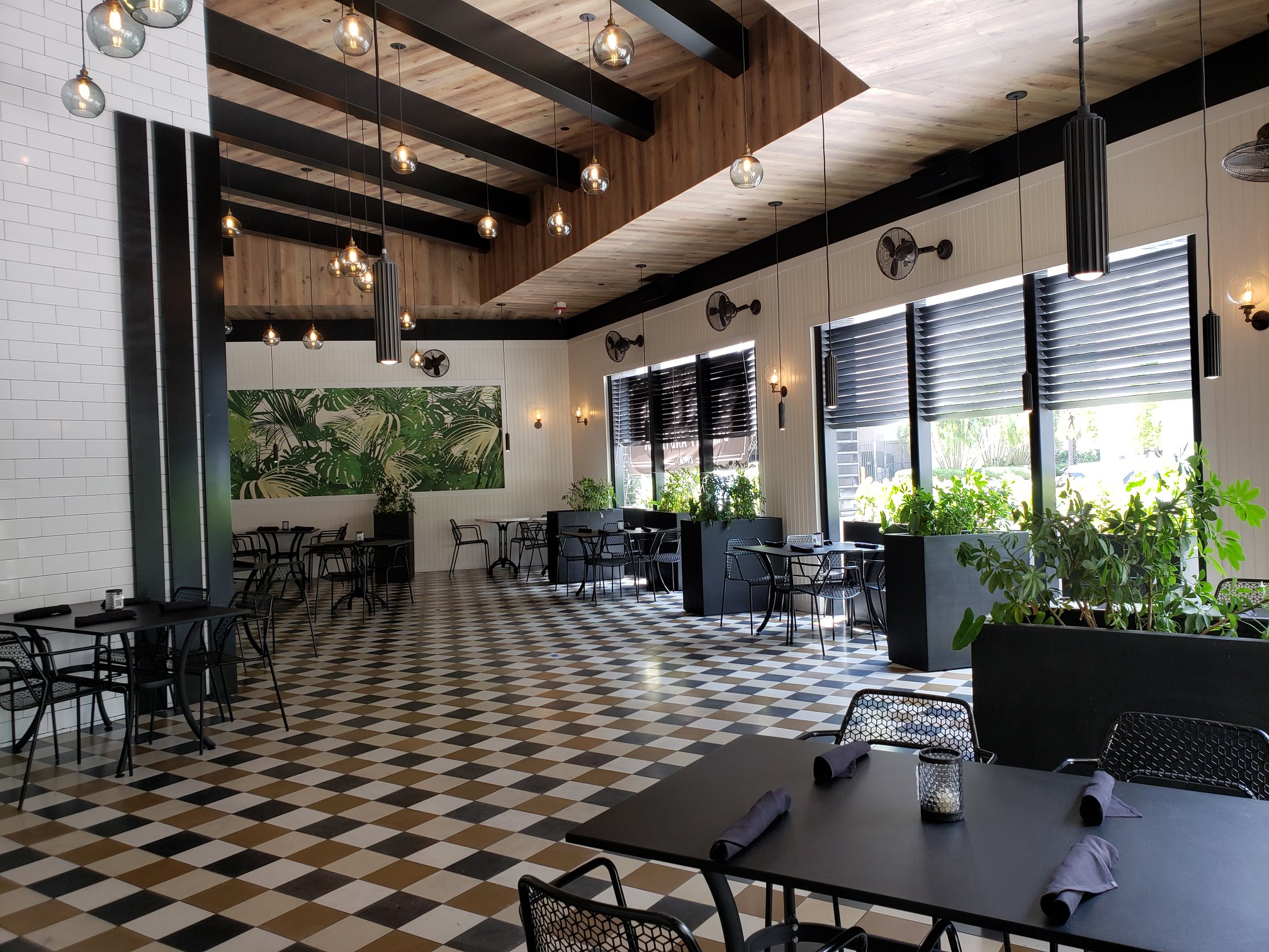 Divieto Ristorante 19575 Biscayne Blvd Suite #375, Aventura