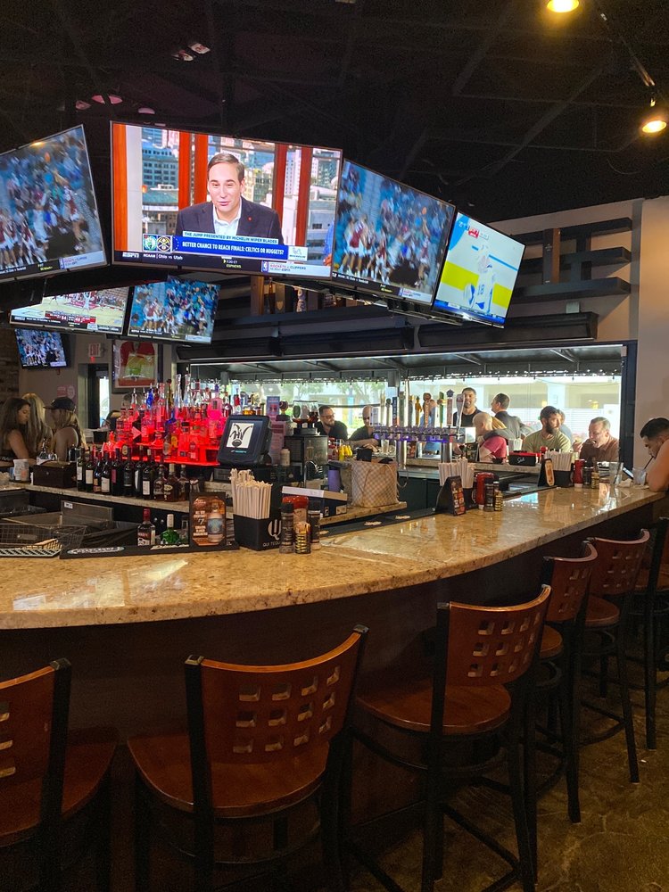 Hijinks Sports Grill 133 SE Mizner Blvd, Boca Raton