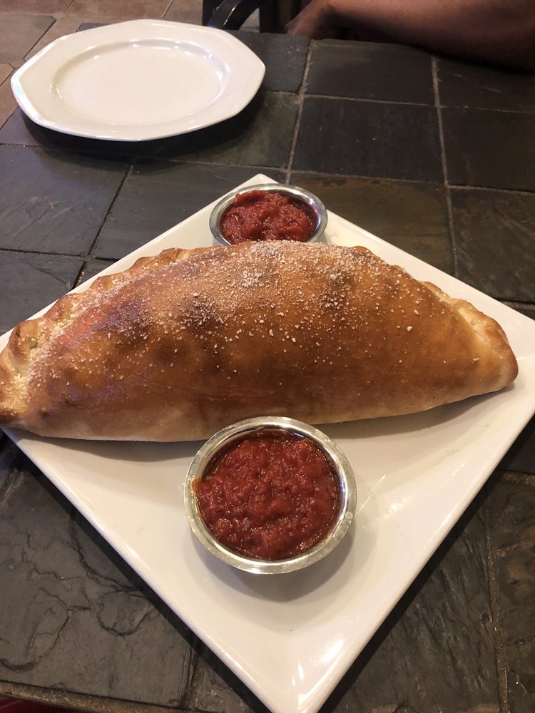 Giovannis Pizza 175 SE Mizner Blvd #19, Boca Raton