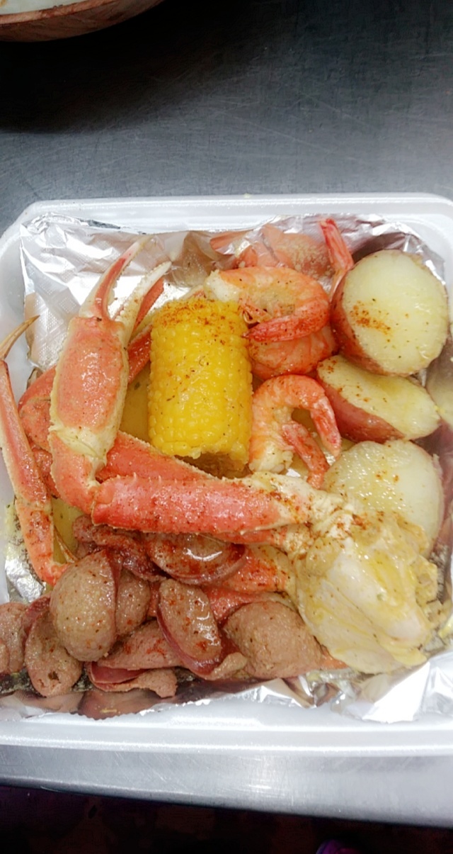 Sister’s Seafood Market 624 9th Ave W, Bradenton