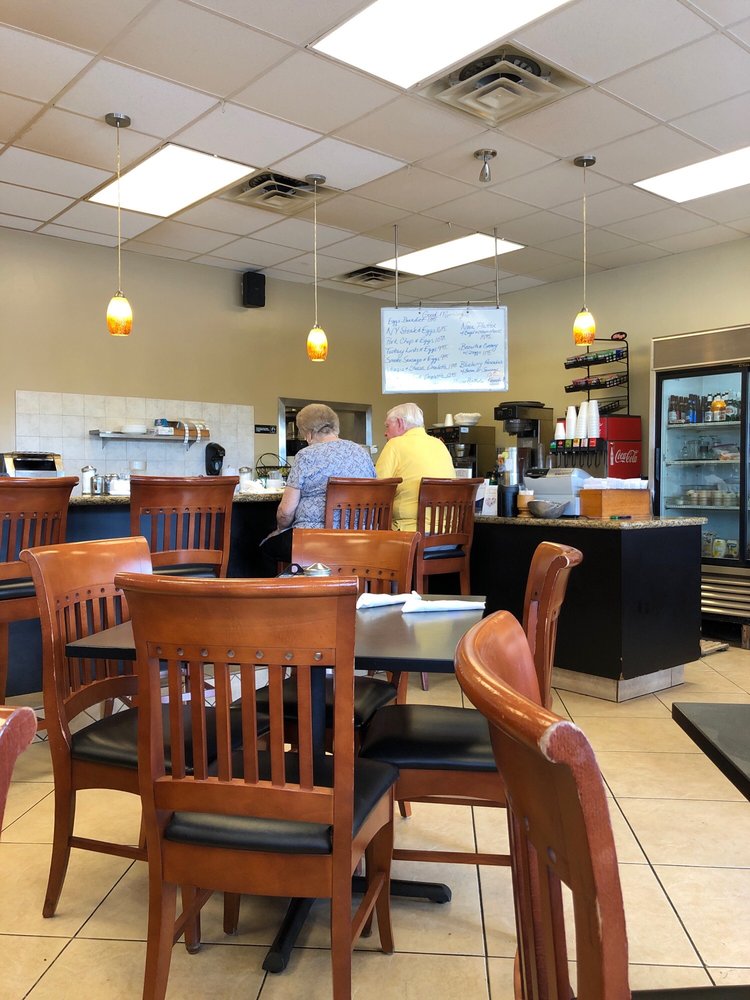 Robert's Restaurant 1320 Stirling Rd #1C, Dania Beach