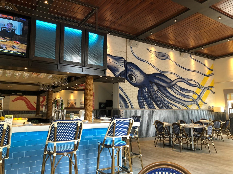 Izzy's Fish & Oyster 2282 First St, Fort Myers