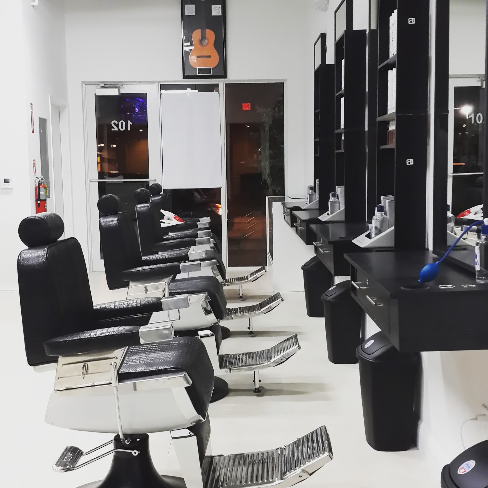 Gentlemen's Haircut Barbershop