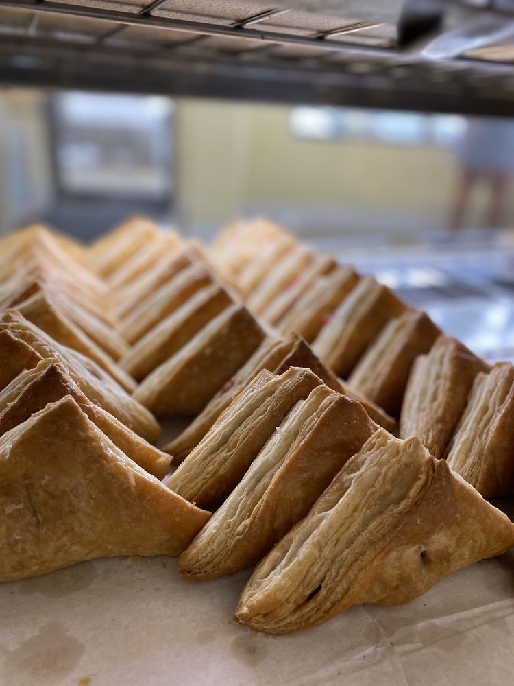 Chika's Latin Bakery Corporation 3553 W 76th St #6, Hialeah